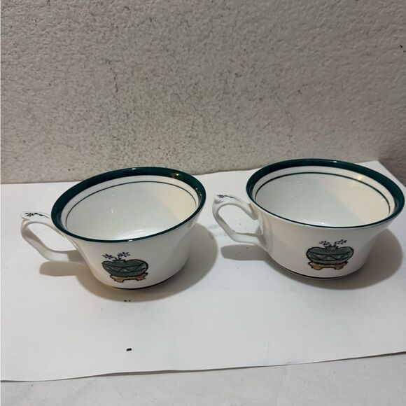 2 Piece Vintage Korean Chum Bone China Bowls  Handmade & Painted - Picture 2 of 10